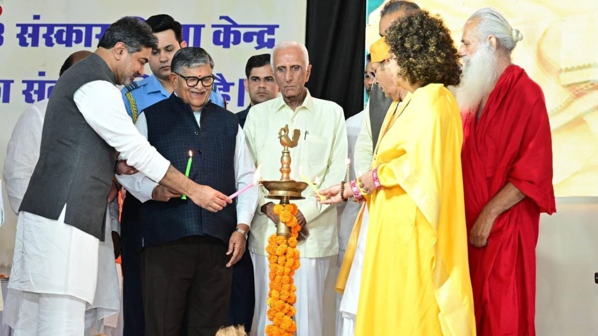 सनातन के सशक्त संदेश बने डॉ अभिषेक वर्मा, सद्गुरू सुधांशु महाराज ने की सराहना